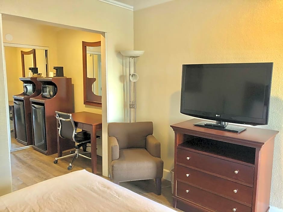 Blu Pacific Hotel
