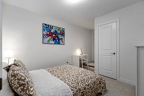 CEDAR Private Double Room with 2-Shared Bathrooms and a Balcony in Toronto, ON, Canada