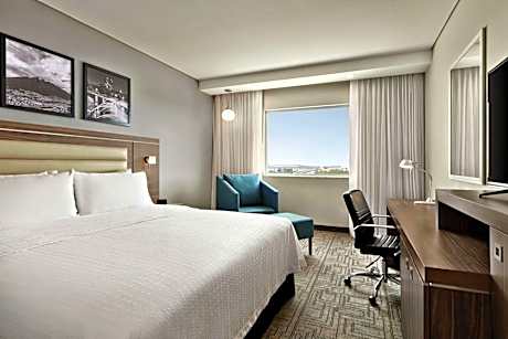 1 King Room W/Fridge Ns