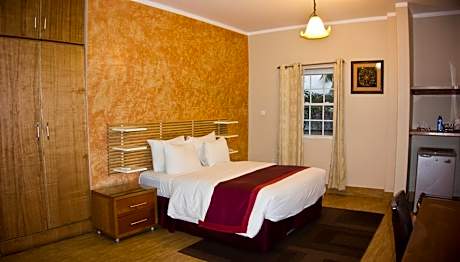 Tropical Enclave Hotel