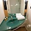ibis Lyon Est Bron