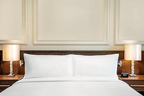 One-Bedroom Apartment with King Bed