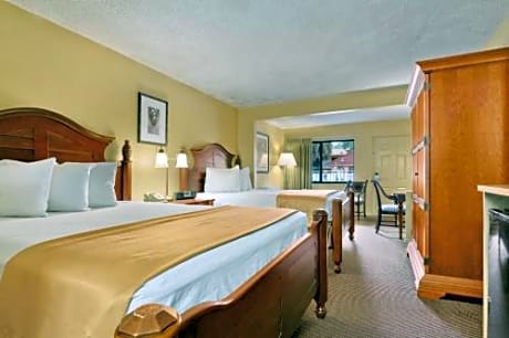 Deluxe Queen Room with Two Queen Beds - Non-Smoking