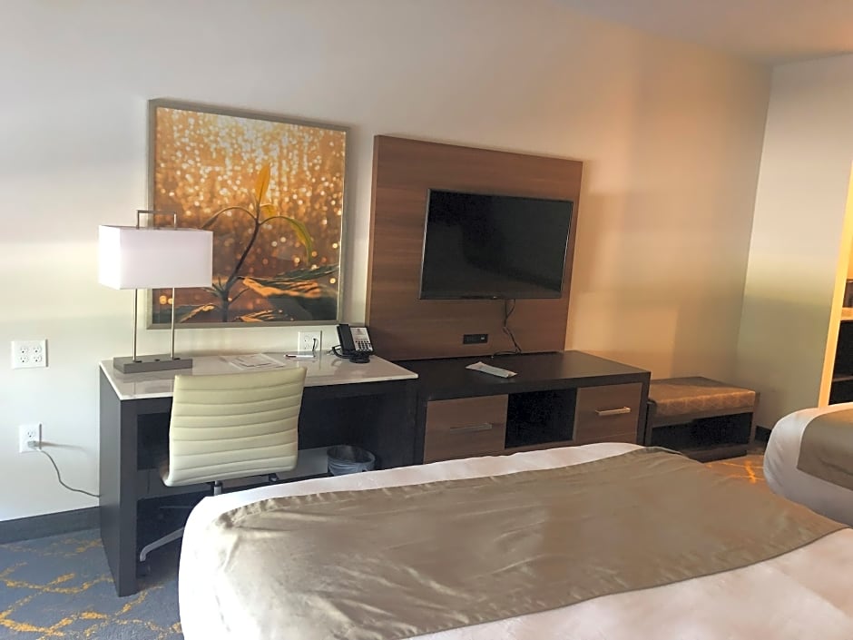 Best Western Plus Isanti