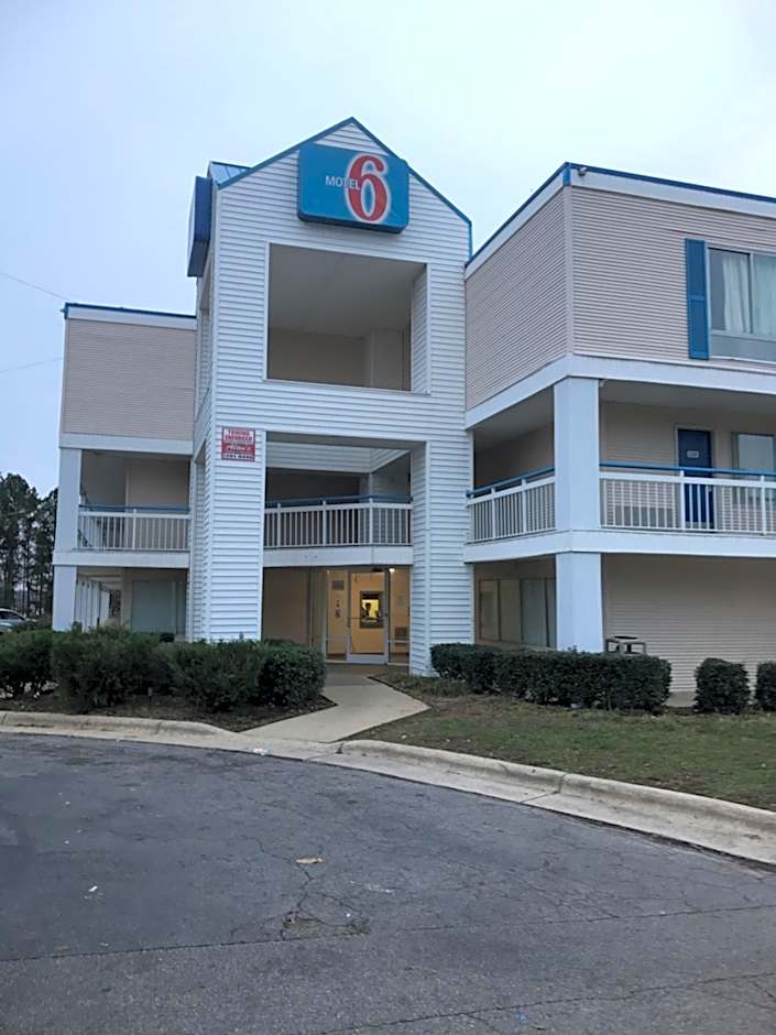 Motel 6-Raleigh, NC - North