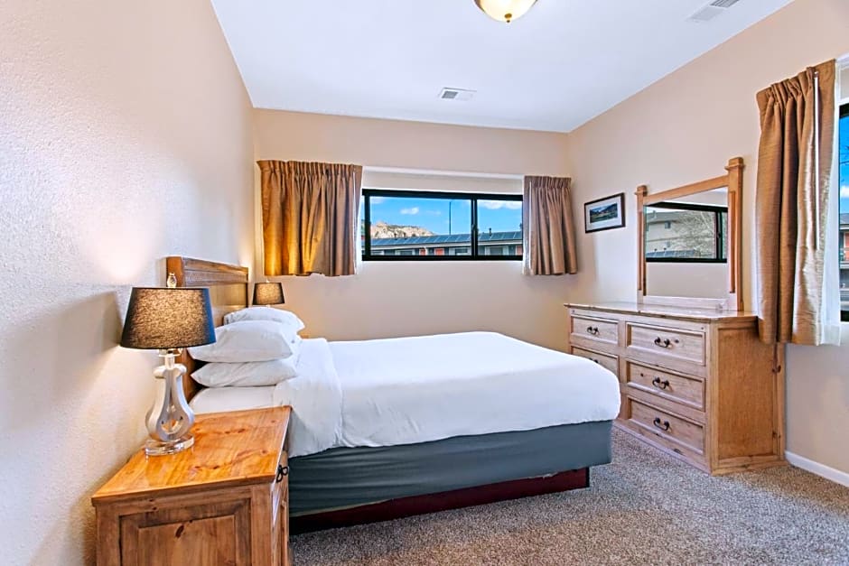 Coyote Mountain Lodge