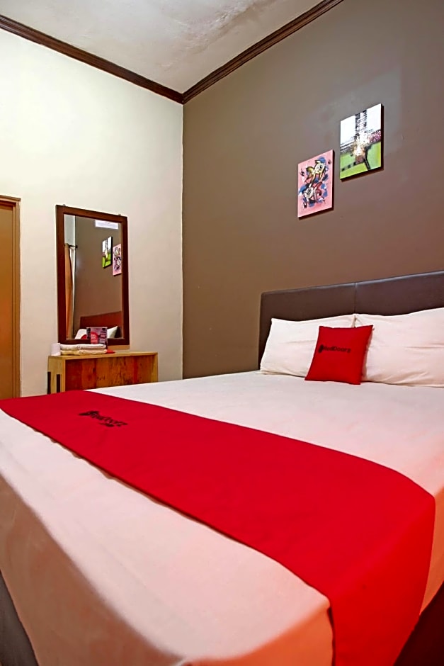 RedDoorz near Pojok Beteng Prawirotaman
