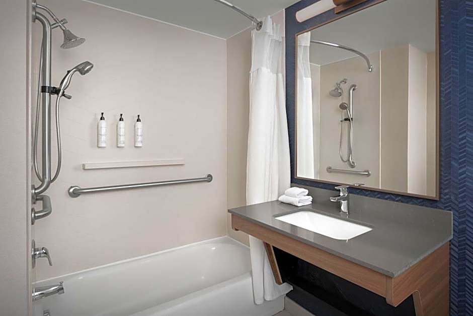 Fairfield Inn & Suites by Marriott Roanoke Hollins/I-81