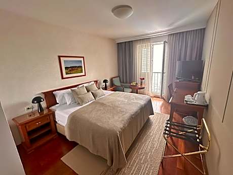 Double Room with Sea View and Extra Bed