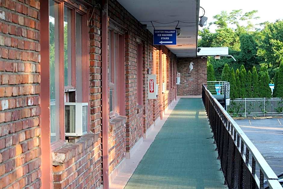 Tides Inn at Stehli Beach