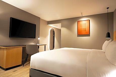 1 King Bed