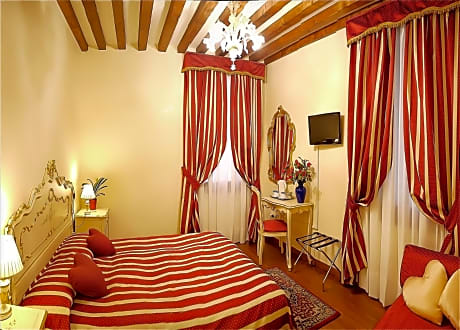 Classic Room (1 Queen Bed)