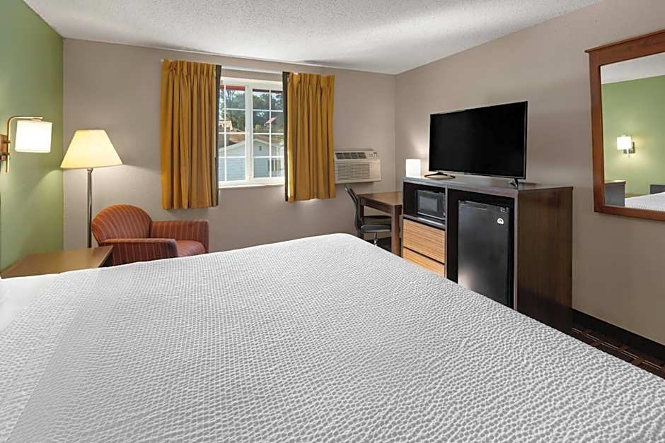 Super 8 by Wyndham Winona MN