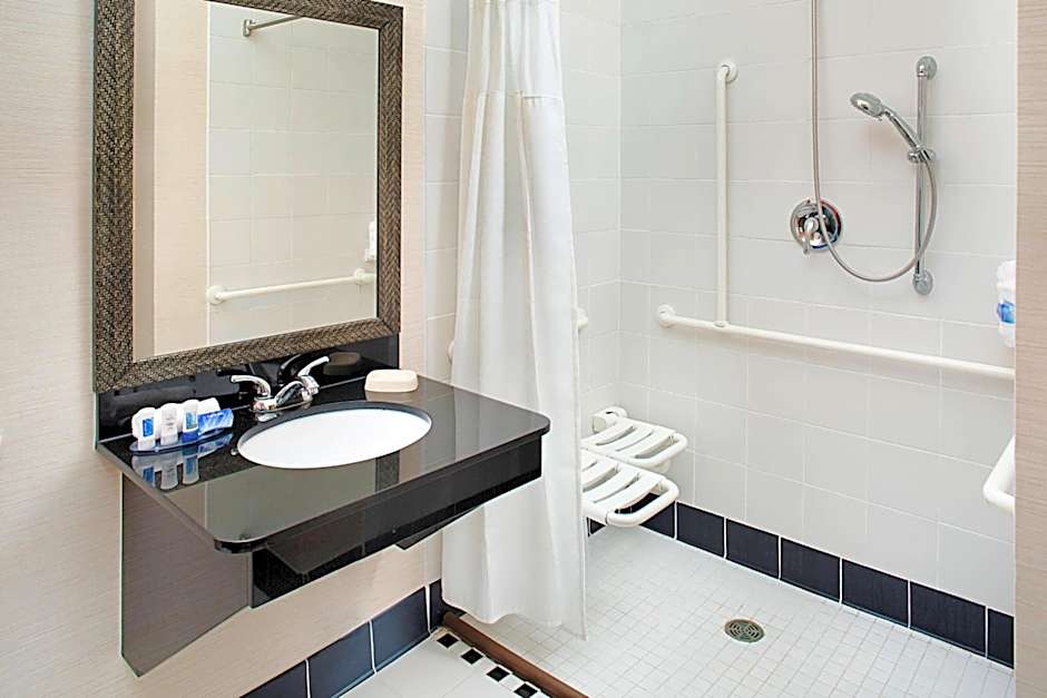 Fairfield Inn & Suites by Marriott San Antonio Seaworld/Westover Hills