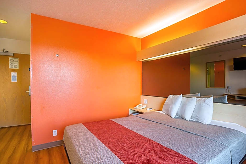 Motel 6-Bernalillo, NM