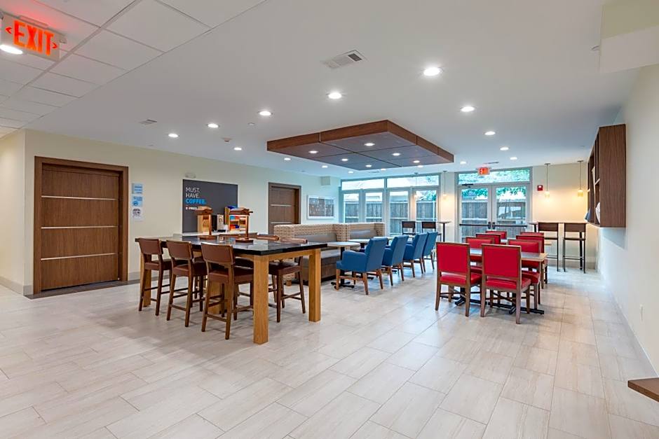 Holiday Inn Express & Suites Arlington North Stadium Area By IHG