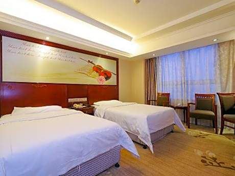 Vienna Hotel (Zhoukou Hanyang Road)