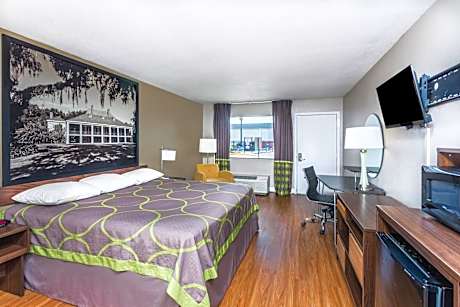 1 King Bed | Non-Smoking, Micfridge