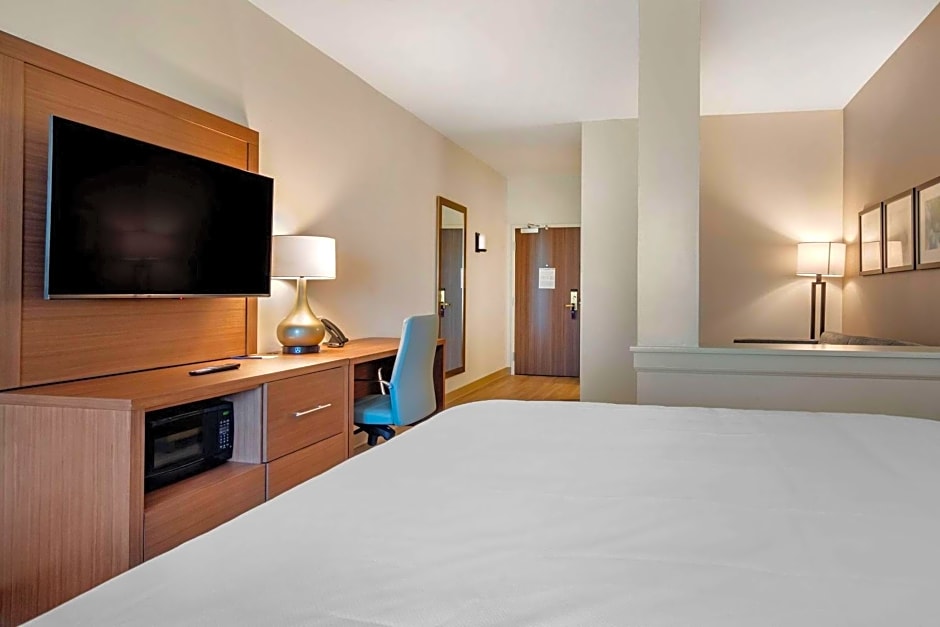 Comfort Suites Grandview - Kansas City