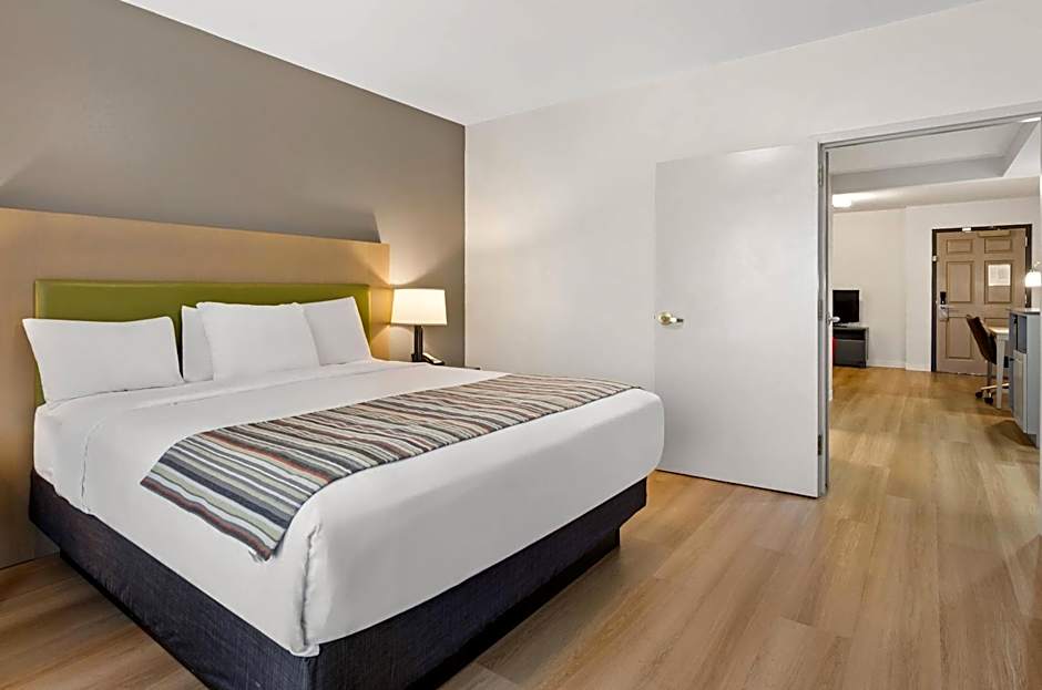 Country Inn & Suites by Radisson, Roanoke, VA