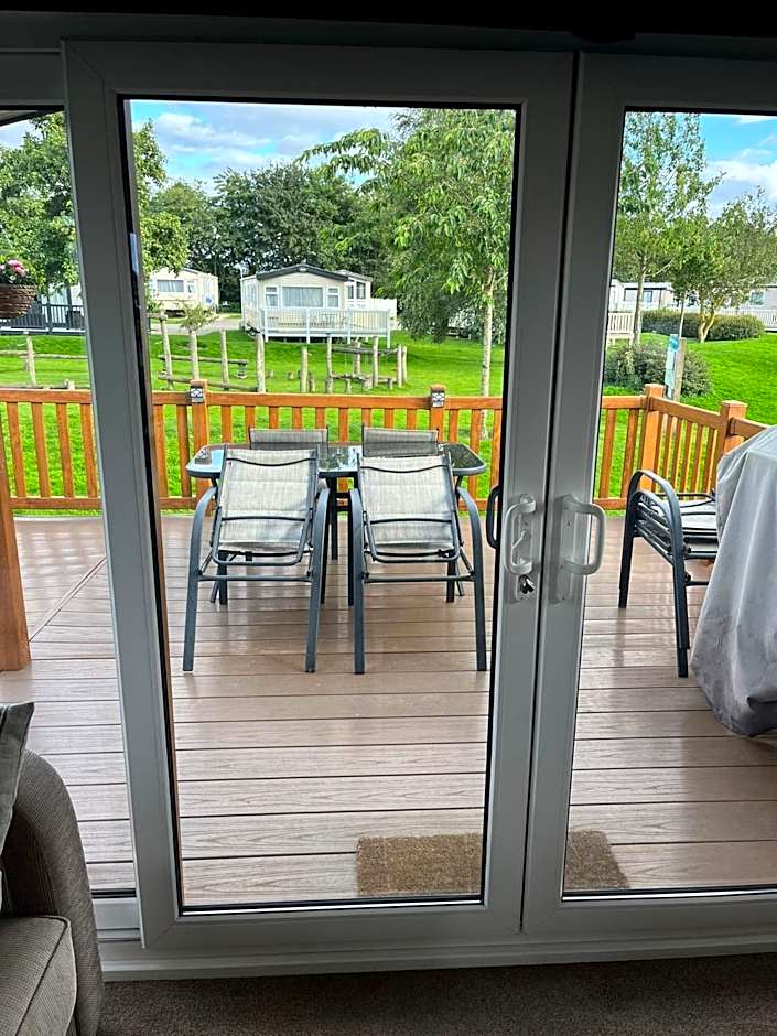 The Luxury break Sleeps 6 at 44 Kingfisher Court South facing