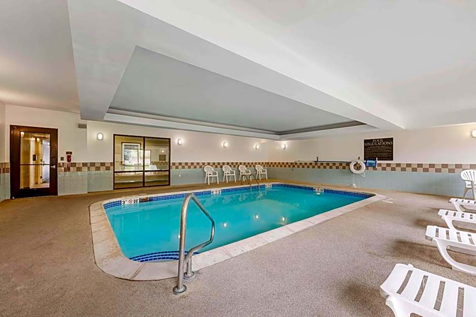 Comfort Suites East Lincoln - Mall Area