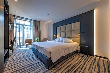 Superior Queen Room With Balcony