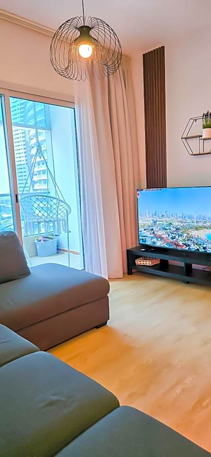 Spacious Apartment Marina View