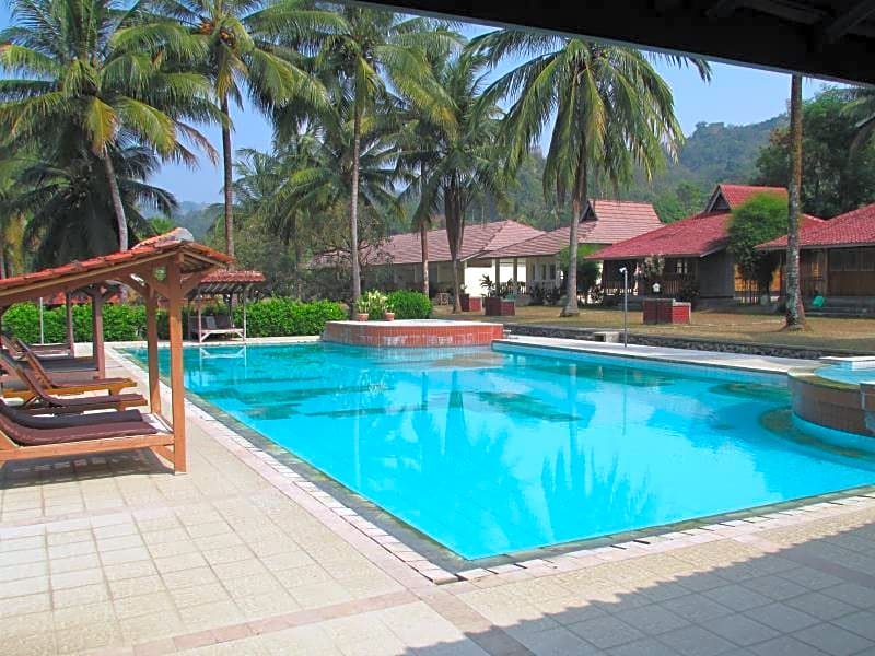 Photo 1 of 48 of Ocean Queen Resort