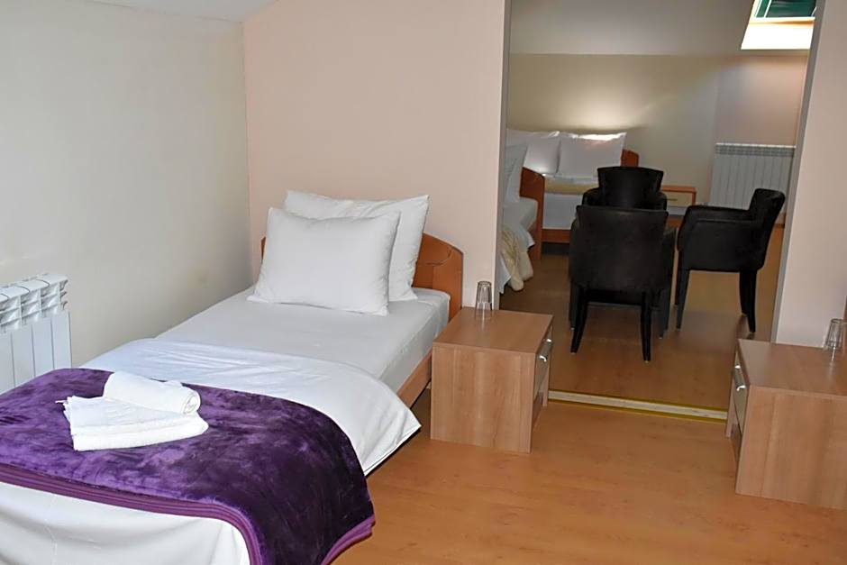 OSTROG Aparthotel KOLIBA-VLASTNIŠTVO MANASTIRA OSTROG
