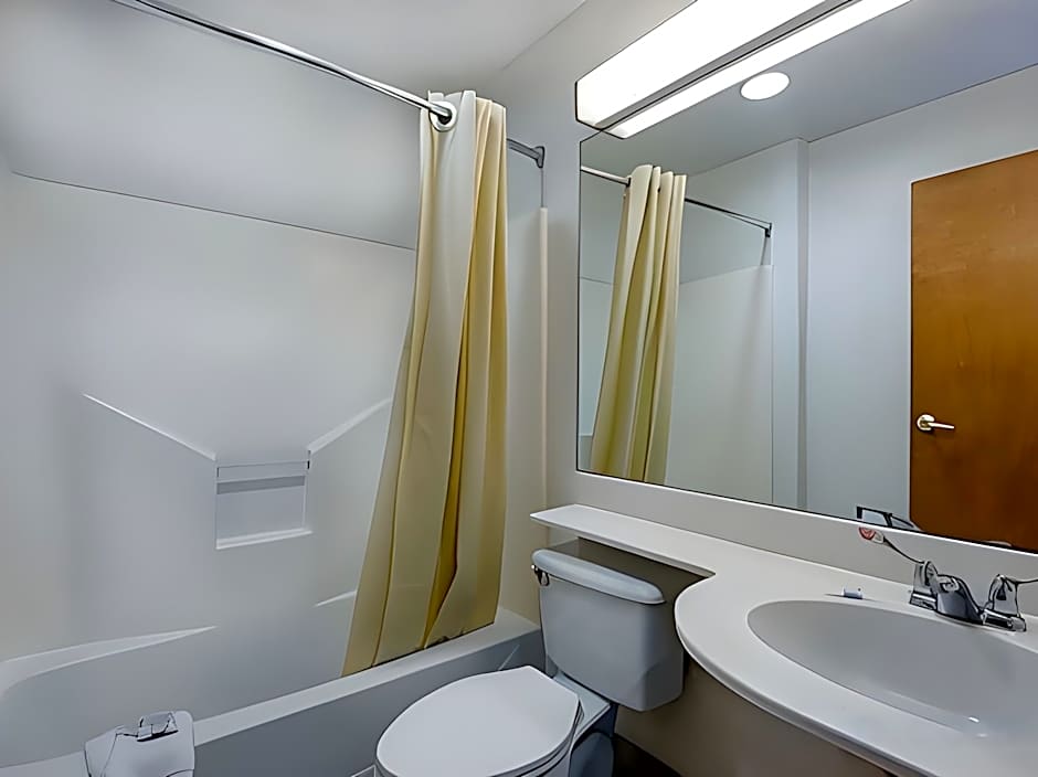 Quality Inn Downtown - near Market Square