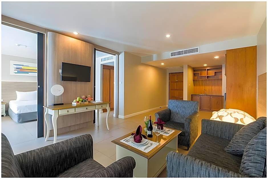 Sea Me Spring Too Hotel