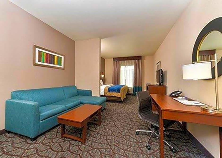 Holiday Inn Express & Suites Junction City