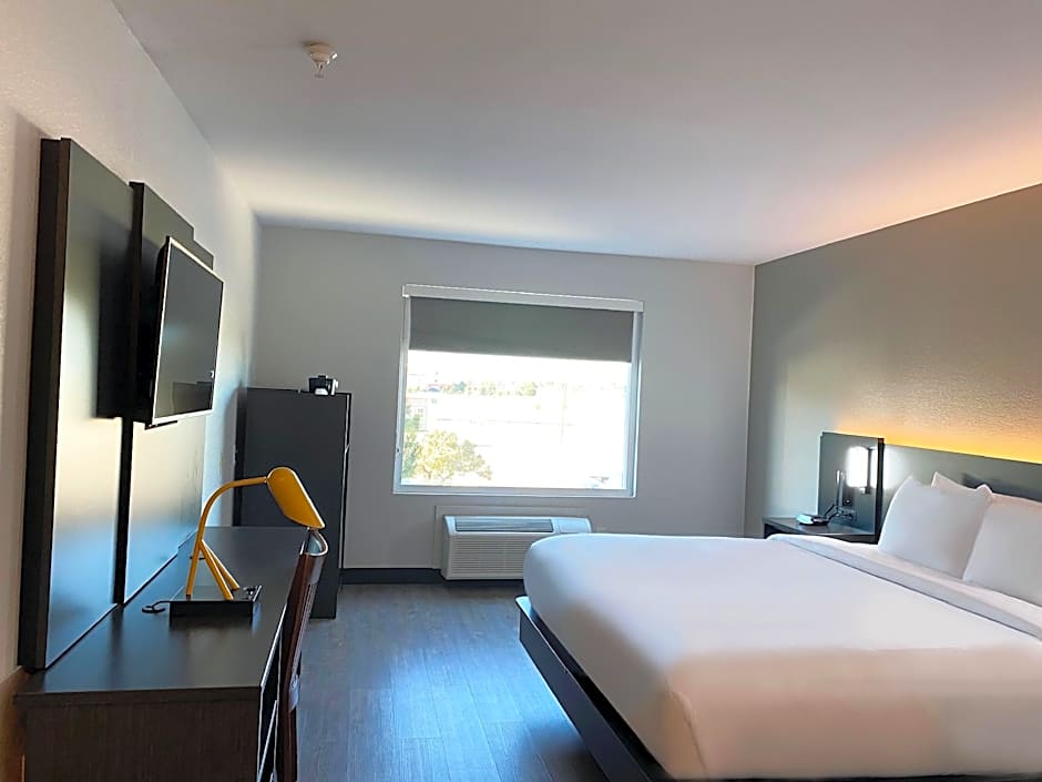 Photo 1 of 1 of 1 King Bed Apartment, Accessible