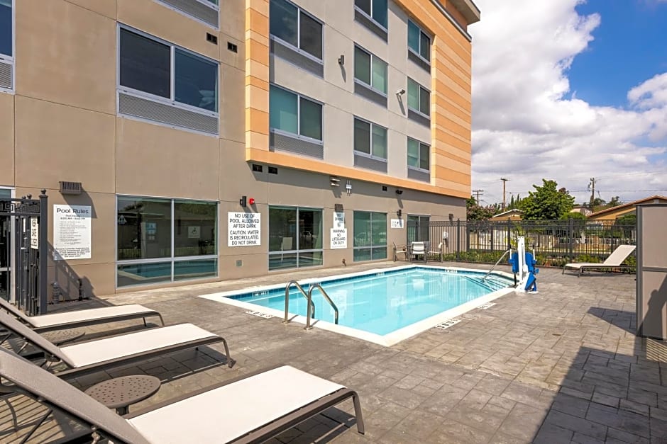 Holiday Inn Express & Suites - Hawaiian Gardens, an IHG Hotel