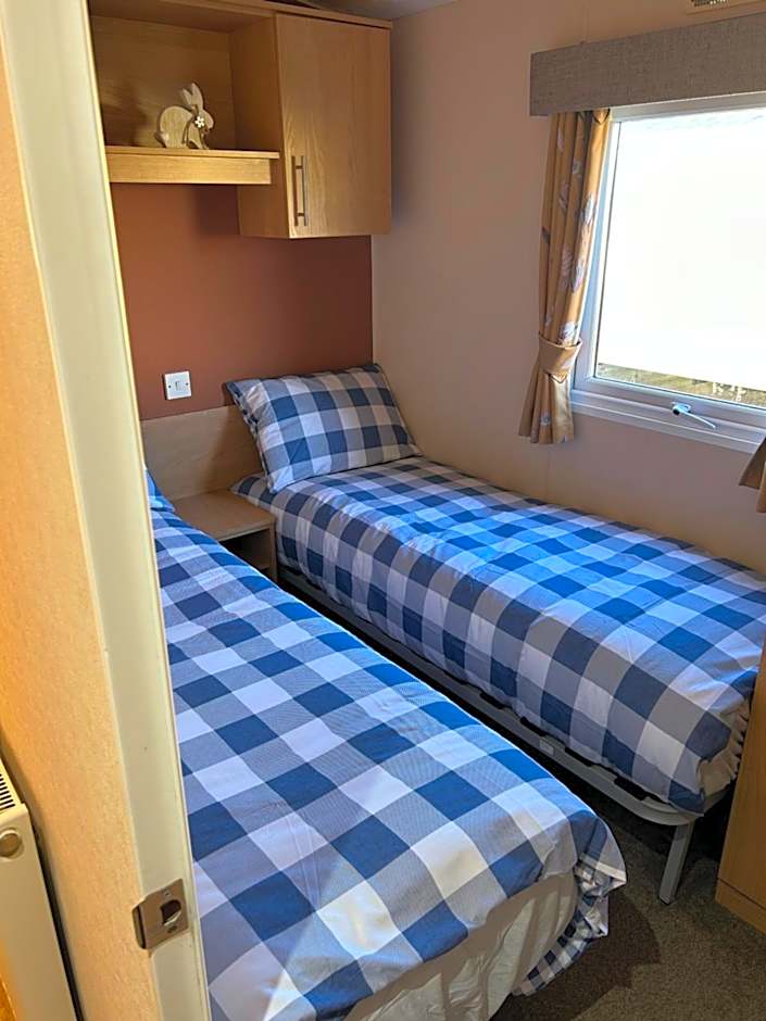 Phoenix caravan hire, Trecco bay