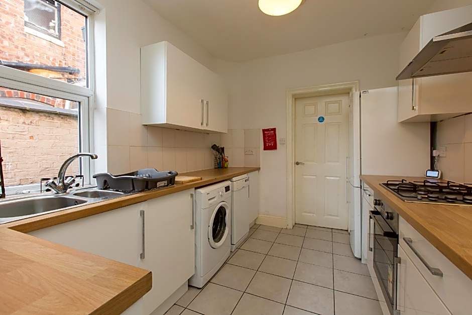 Townhouse @ 27 Electricity St Crewe