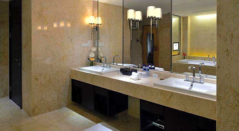 Howard Johnson IFC Plaza Ningbo Hotel