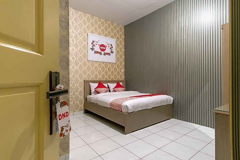 OYO 359 Executive Inn