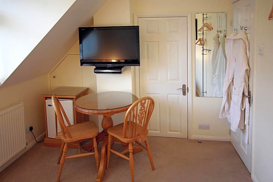 Abacus Bed and Breakfast, Blackwater, Hampshire