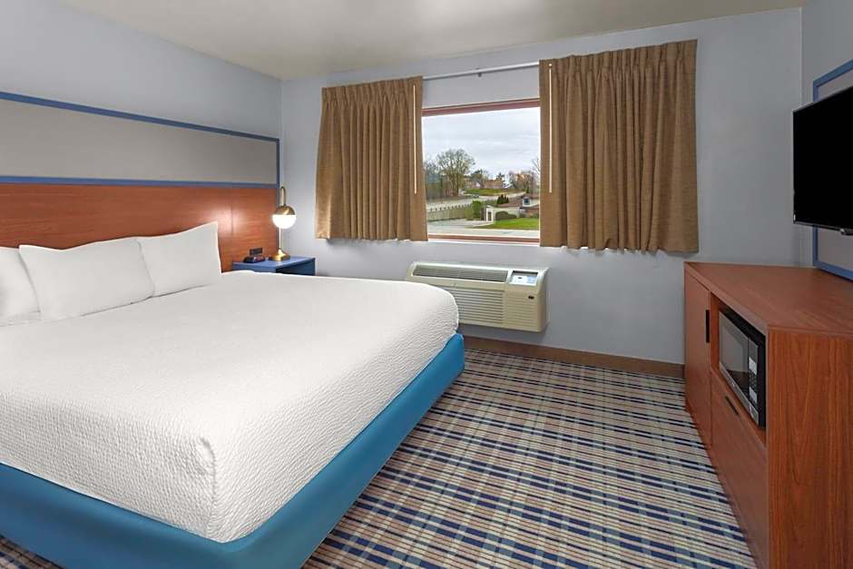 AmericInn by Wyndham Green Bay West