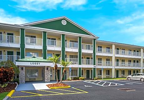 HomeTowne Studios Orlando - UCF Area