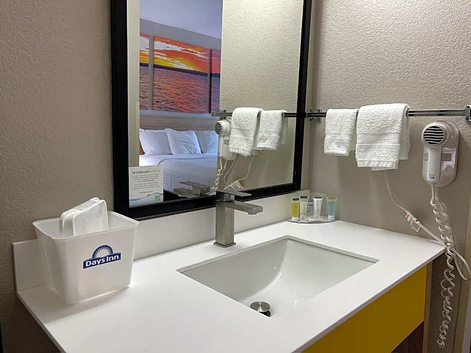 Days Inn by Wyndham Imlay City