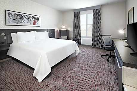 King Room with Accessible Tub - Mobility Access