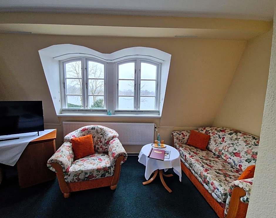 Hotel Fährhaus Niederkleveez