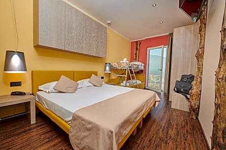 Quadruple Junior Suite with Terrace