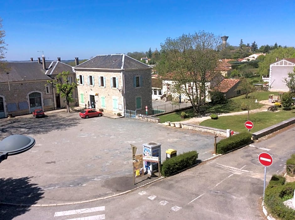Logis Hotels- Auberge de la Tour - Hôtel et restaurant