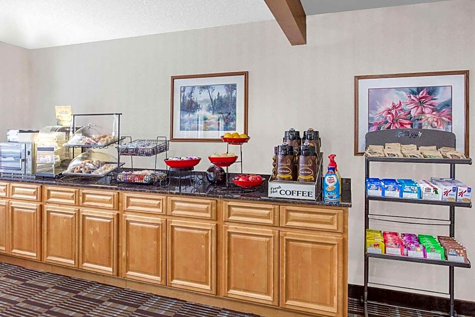 Ramada by Wyndham Hancock Waterfront