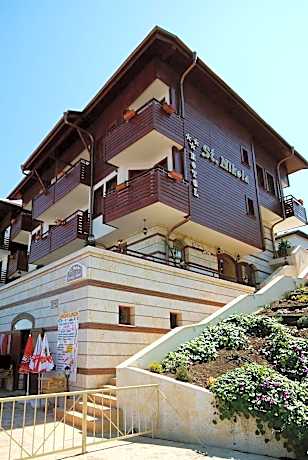 Family Hotel Saint Nikola - free parking