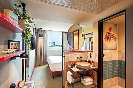 1 King Bed High Floor